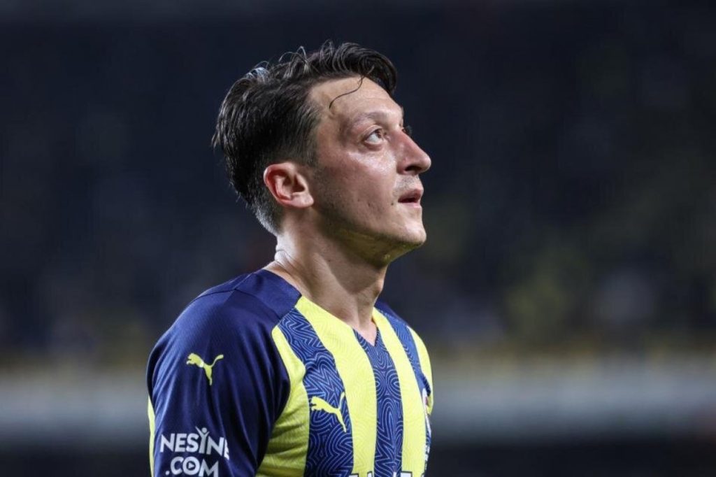 mesut özil